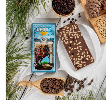 Шоколад молочный с кедровым орехом и брусникой 