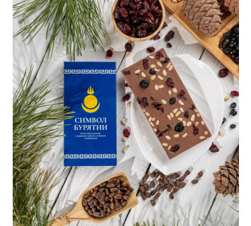 Шоколад молочный с кедровым орехом, клюквой, смородиной 